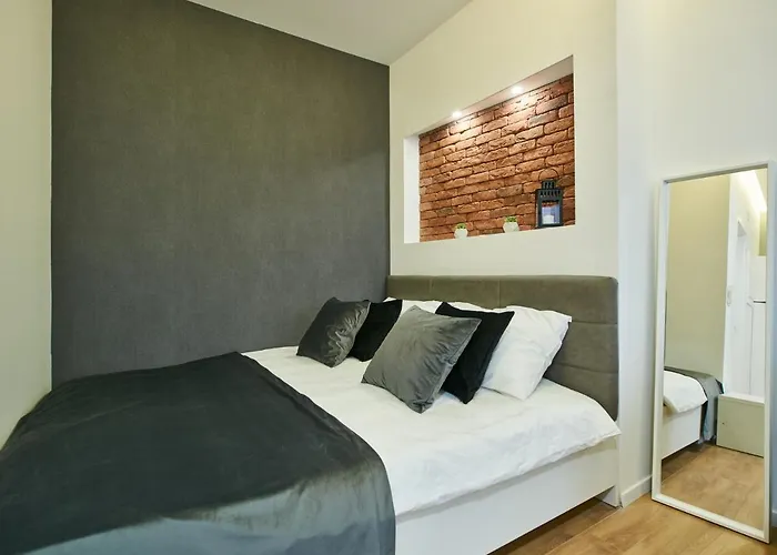 Bed Of Roses Apt 3, Modern, Designer Decorated